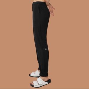 Alo High-Waist Ribbed Whisper Pant